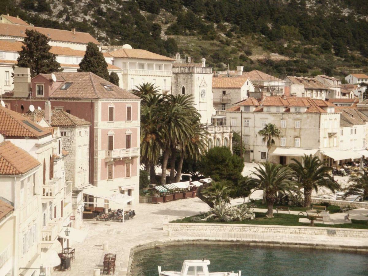 Hvar Attic Modern Design - Town Center With A Great View Hvar Town Exterior photo